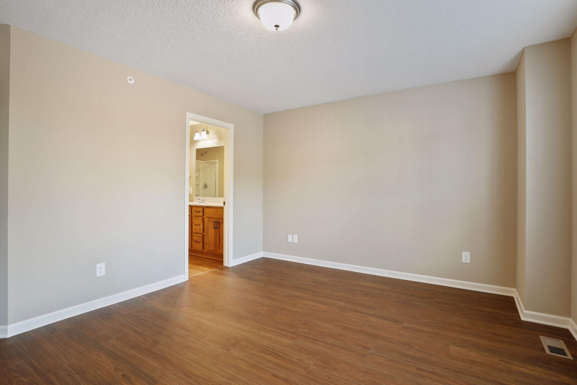 Building Photo - 6532 Joliet Ave S