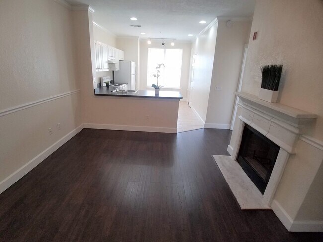 Building Photo - FOR RENT!!!  Beautiful Pool View Wood Floors Condo @ Park North Downtown Orlando!