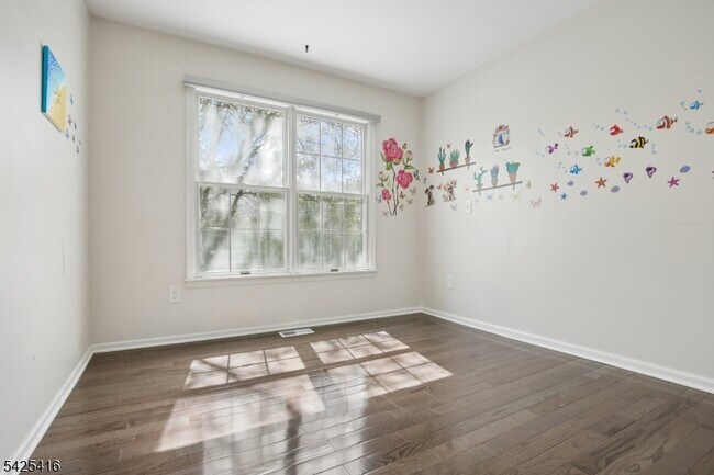 Building Photo - 14 Exeter Rd