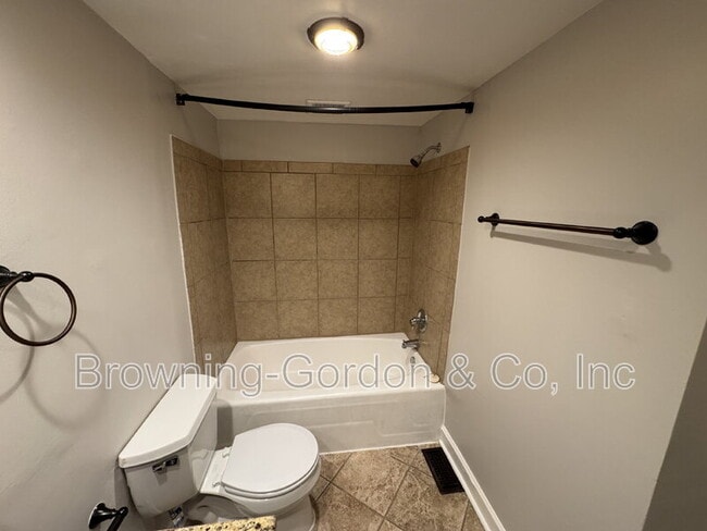 Building Photo - 5025 Hillsboro Pike