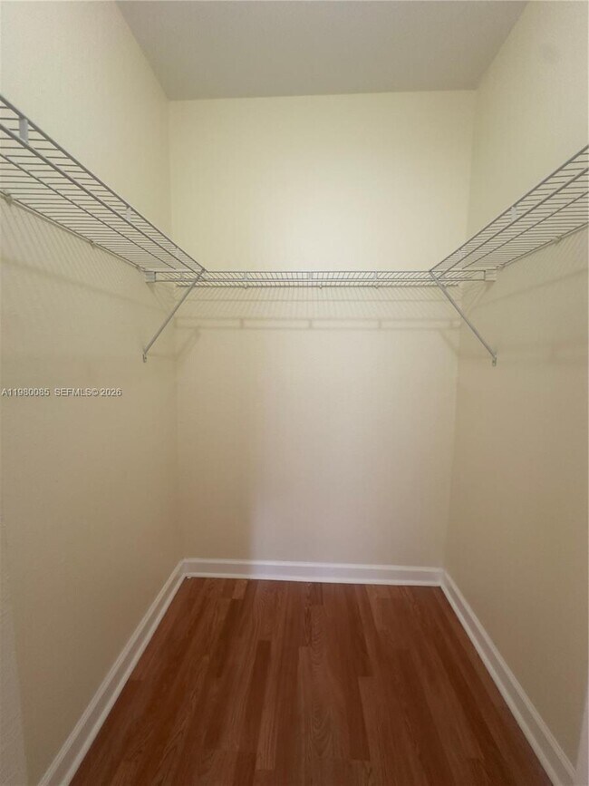 Building Photo - 1662 SE 27th Dr