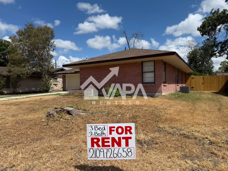 Building Photo - 4907 Stoneleigh Dr