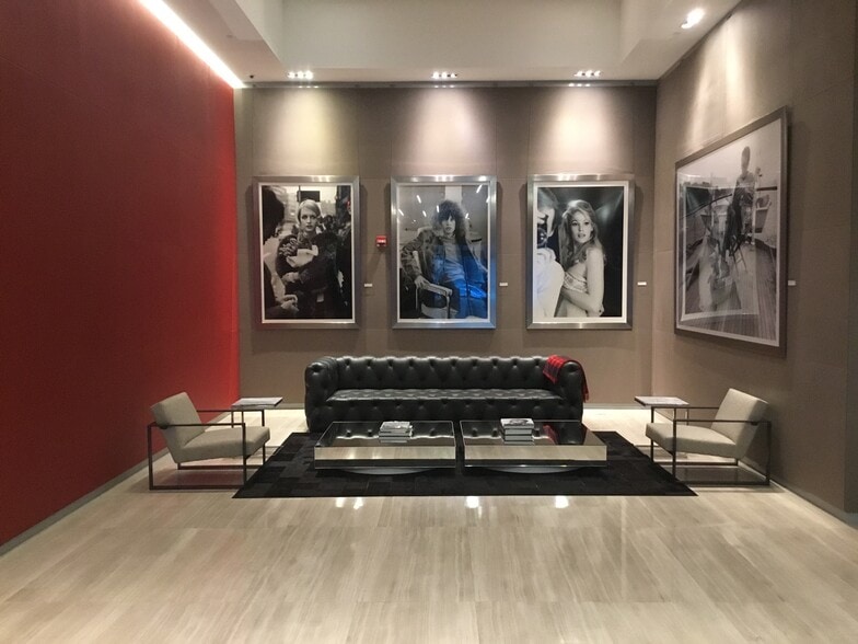 Building Photo - 1080 Brickell Ave