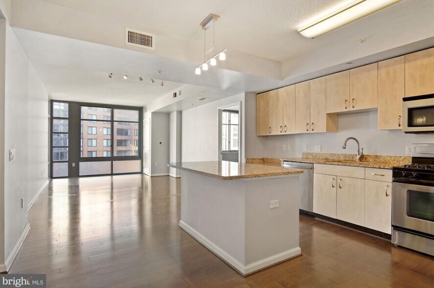 Building Photo - 440 L St NW