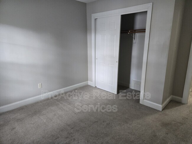 Building Photo - 674 Lord Dunmore Dr