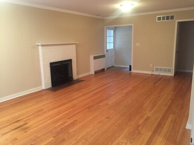 Building Photo - 2610 Pelham Rd