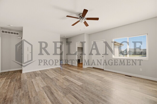 Building Photo - 2202 E Quivira St