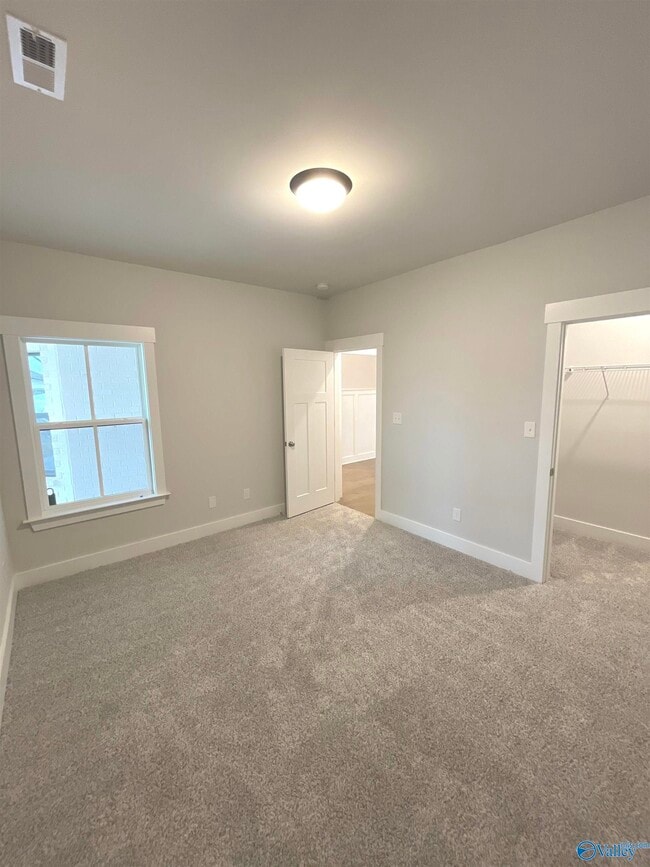 Building Photo - 156 Rugby Dr