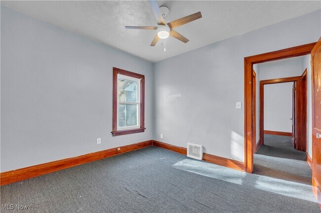 Building Photo - 917 Helmsdale Rd