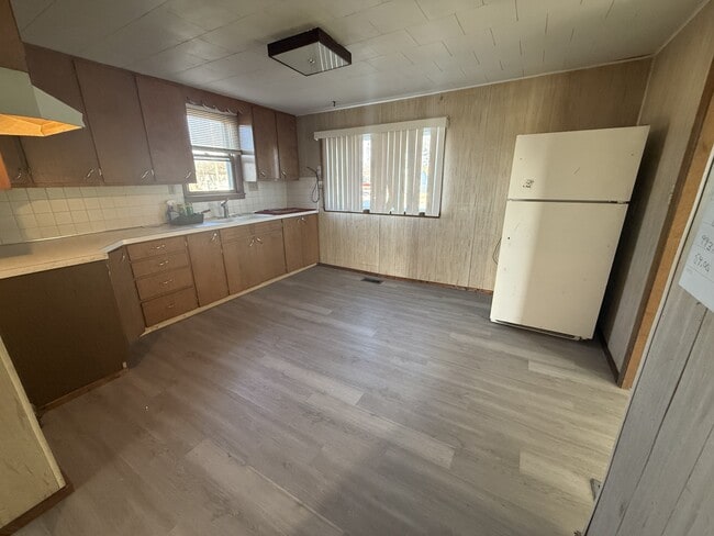 Building Photo - 1230 E 6th Ave