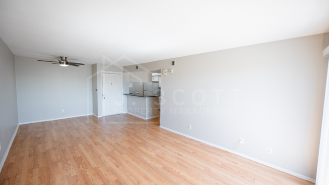 Building Photo - Fresh and Stylish: 2-Bedroom Townhouse Nea...