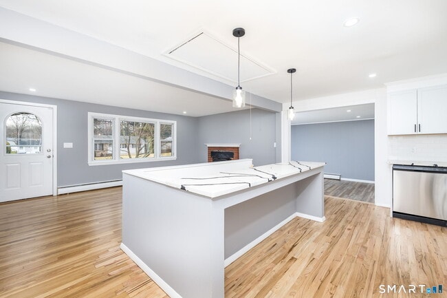 Building Photo - 555 Graham Rd