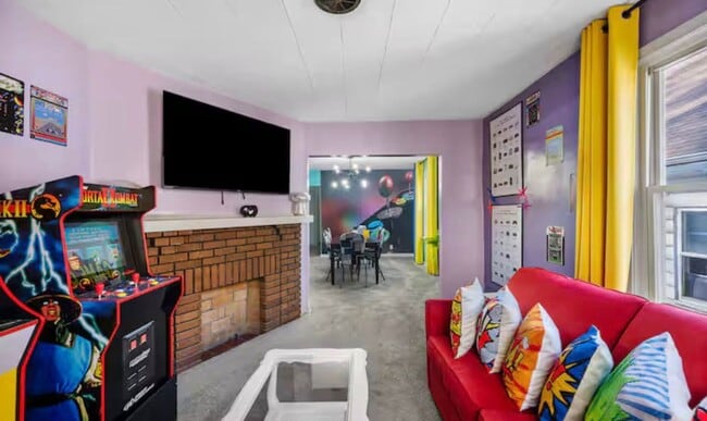 Building Photo - 9519 Preston Ave