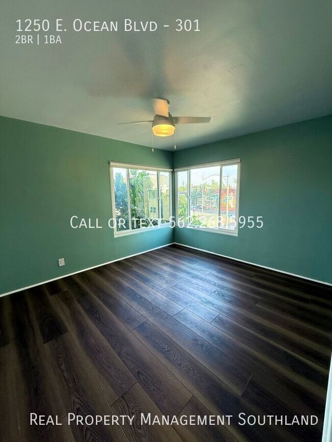 Building Photo - Two Bedroom Condo with Parking on the Beach!