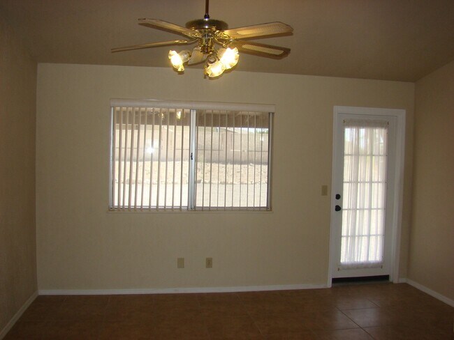 Building Photo - 3444 Bluegrass Dr