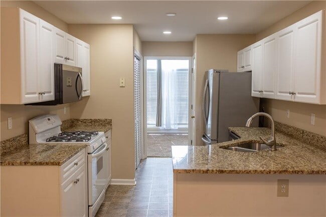 Building Photo - 994 Brentmoor Ln NW