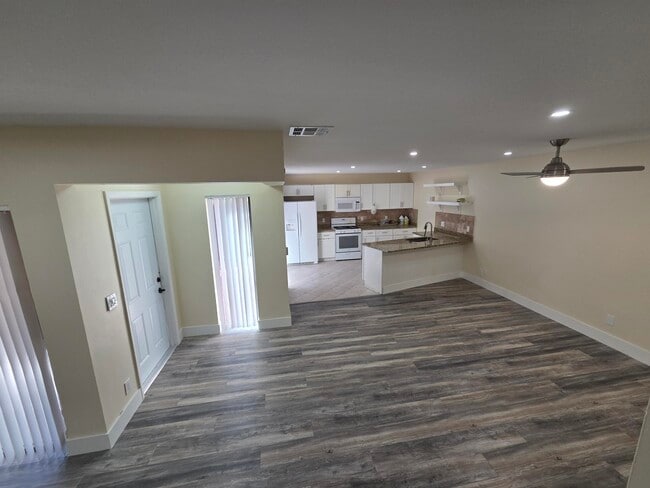 Building Photo - 6274 Seven Springs Blvd