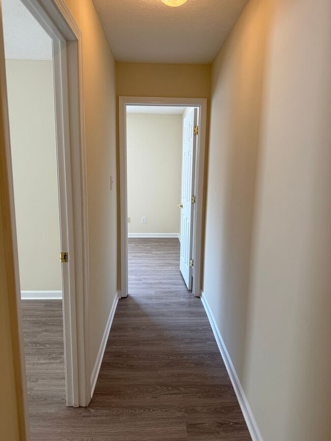 Building Photo - Updated 4 Bedroom 2.5 Bath house in conven...