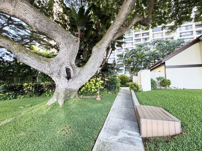 Building Photo - Cat Friendly Hawaii Kai Condo with Panoram...