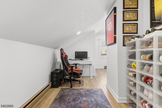 Building Photo - 48 Hobart Pl