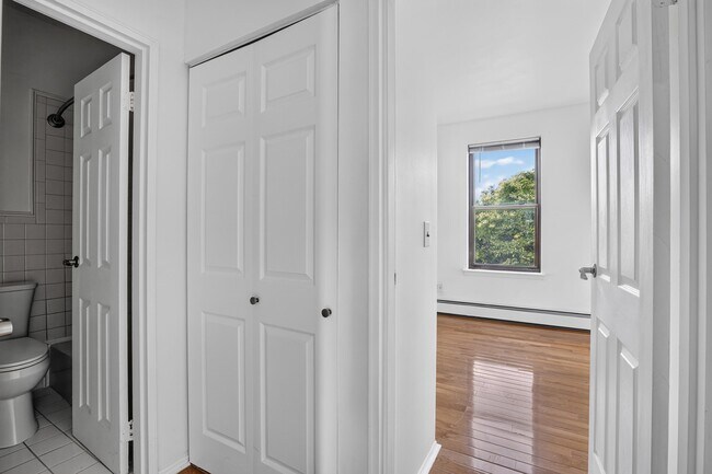 Building Photo - 540 Bramhall Ave