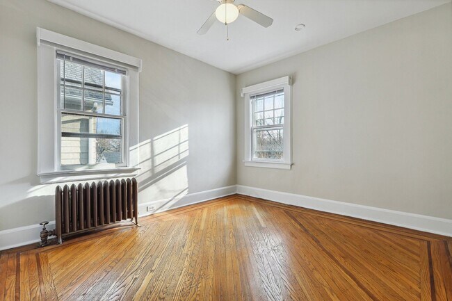 Building Photo - 40 Brookfield Rd