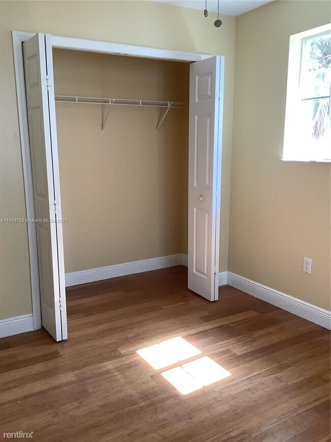 Building Photo - 3 br, 2.5 bath Townhome - 7661 S Southwood...