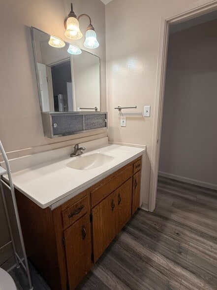 Building Photo - 1332 Thompson Ave