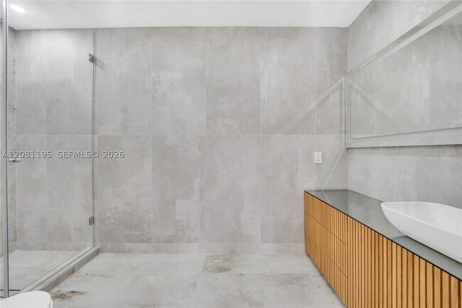 Building Photo - 728 Majorca Ave