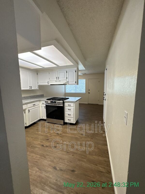 Building Photo - 150 S Peppertree St