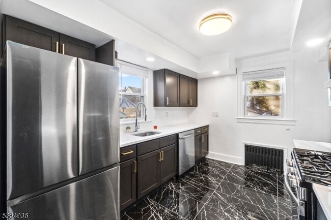 Building Photo - 29 Ligham St