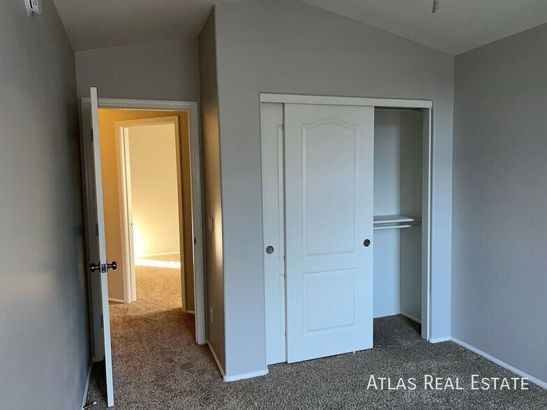 Building Photo - 29805 N Broken Shale Dr