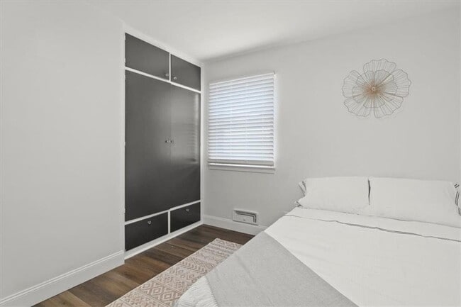 Building Photo - 130 Raleigh St