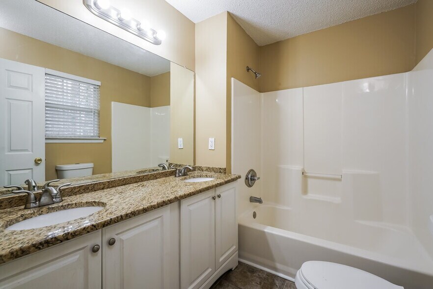 Building Photo - 6320 Wellington Ct