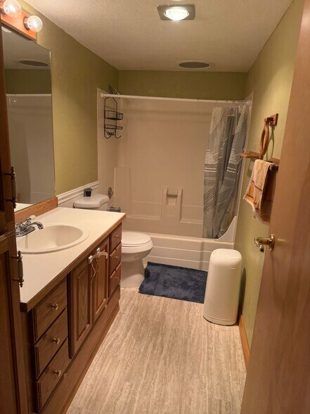 Building Photo - 14425 NE 40th St