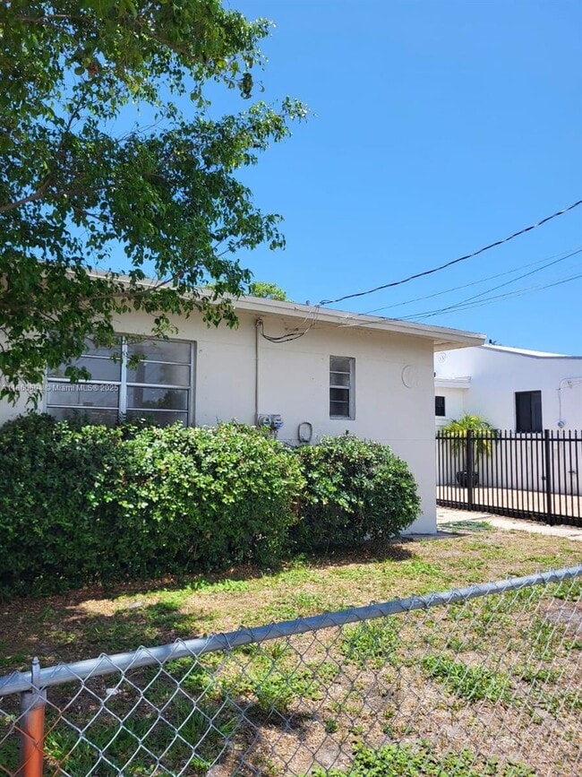 Building Photo - 640 NW 77th St