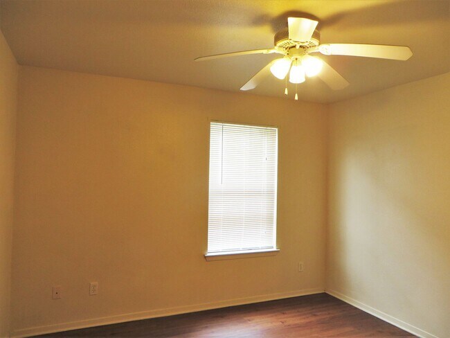 Building Photo - 2216 Katy Ln