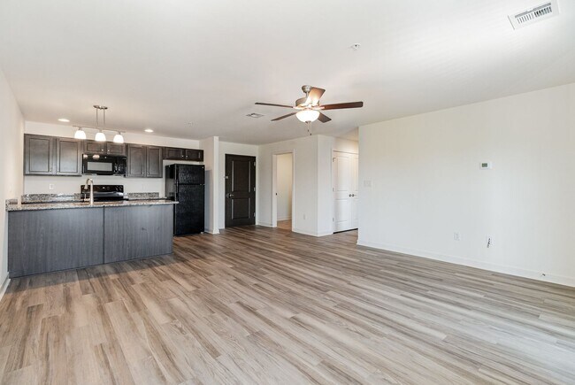 Building Photo - 1708 Fairmont Dr