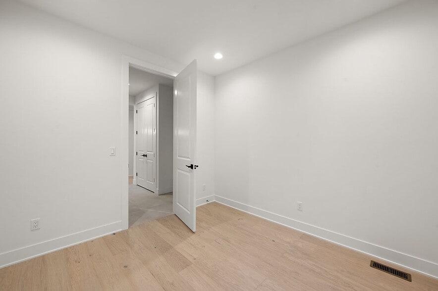 Building Photo - 5944 Willow Grove