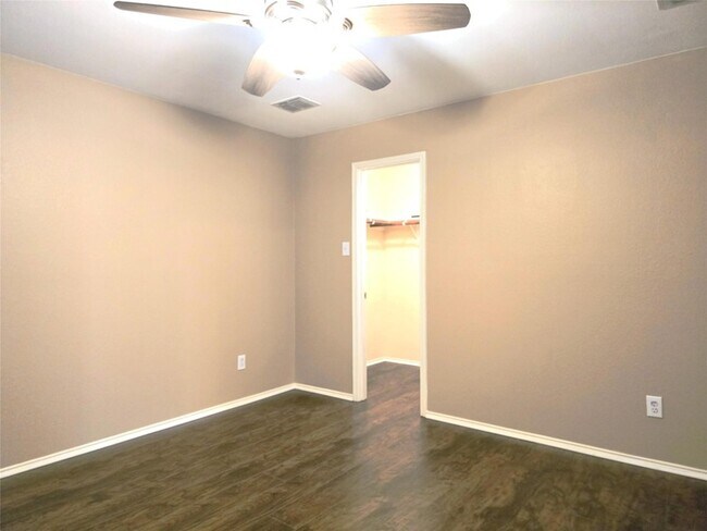 Building Photo - 530 Blue Sage