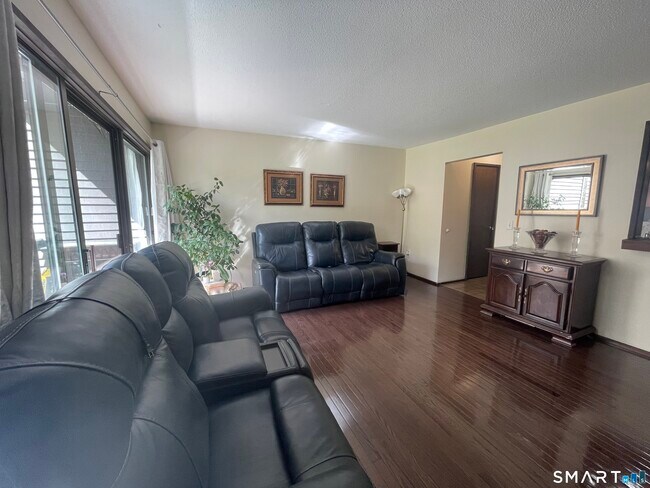 Building Photo - 21 Hudson Glen St