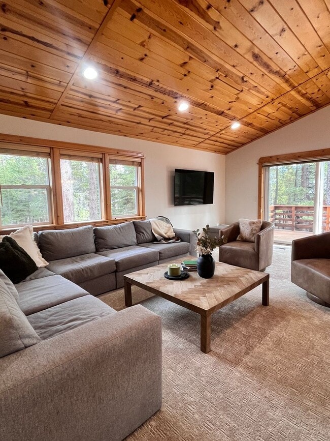 Building Photo - Flexible 3 month Lease available in Tahoe Donner - April, May, June
