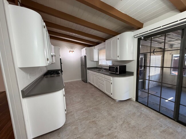 Building Photo - Welcome to this stunning 3 bedroom 2 bathroom home located in Fremont