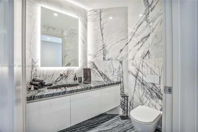 Building Photo - 17901 Collins Ave