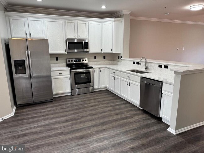 Building Photo - 6132 White Marble Ct