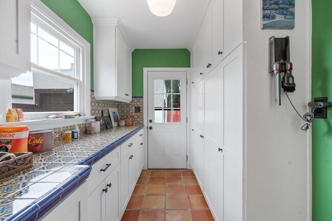 Building Photo - Historic Charm Meets Modern Living – Stunning 5 Bedroom Home on Iconic Myrtle Avenue