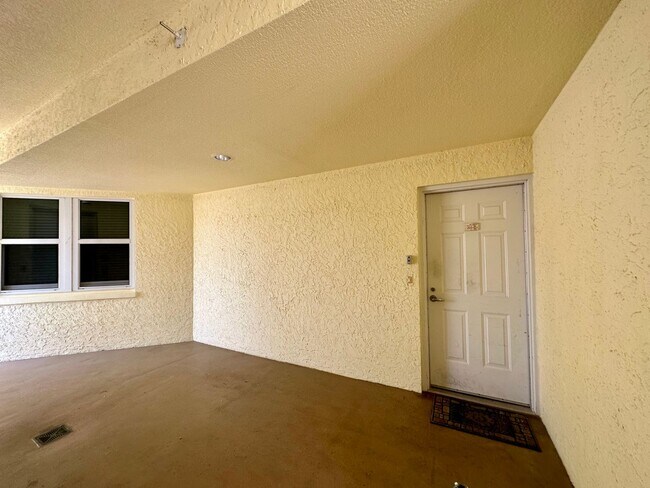 Building Photo - 608 Lost Key Dr