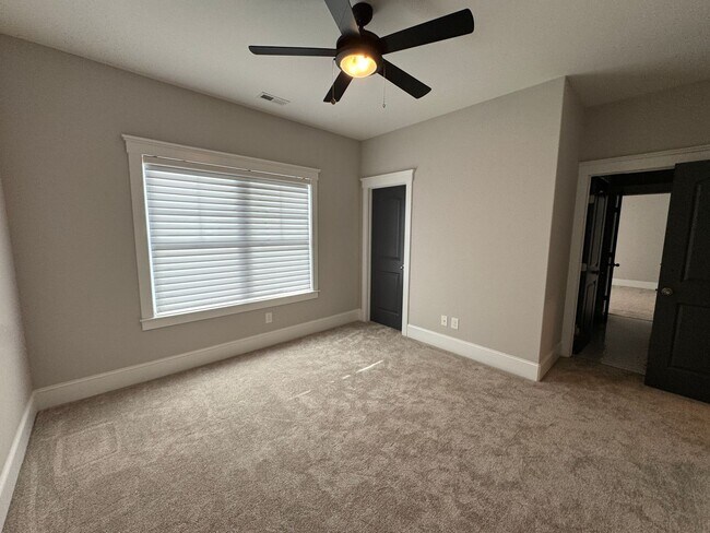 Building Photo - Available to Show