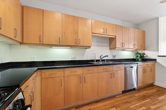 Building Photo - 5055 Addison Cir