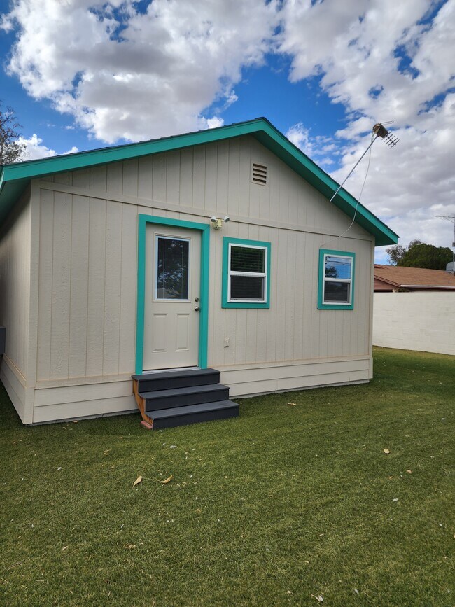 Building Photo - 1100 N Lehmberg Ave